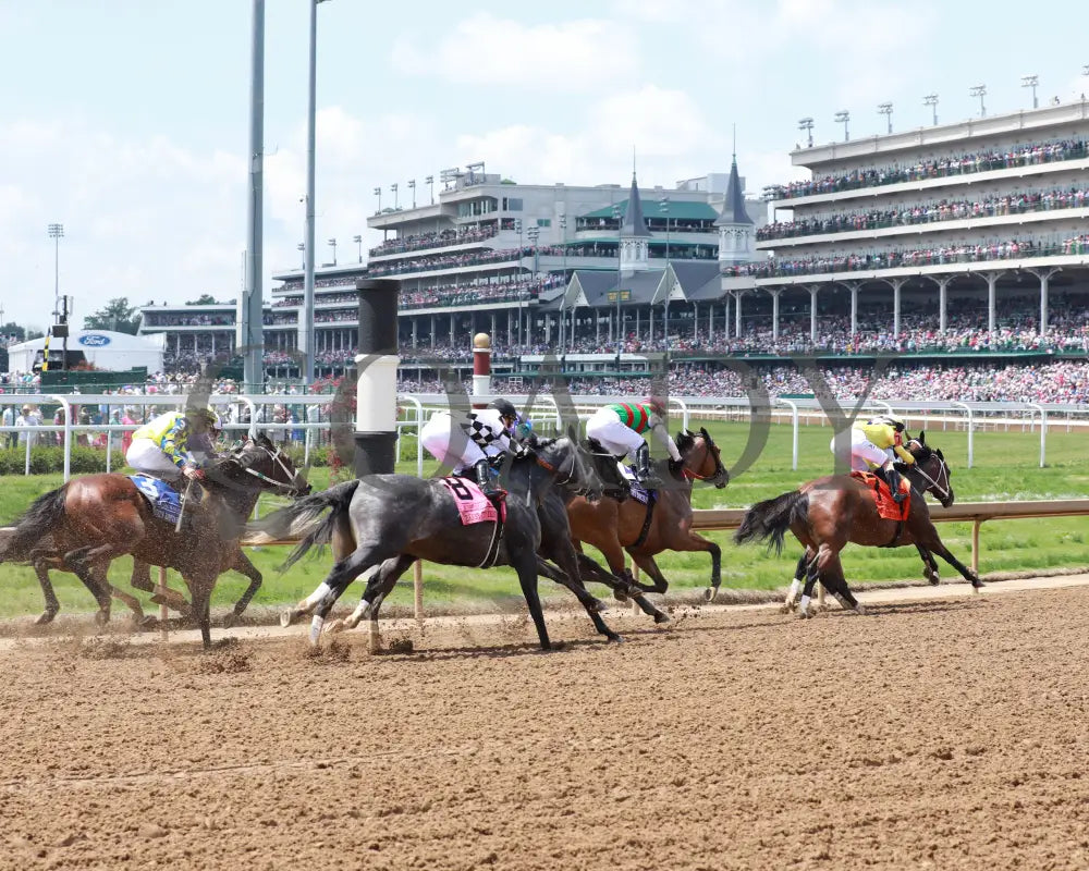 Vahva - The Derby City Distaff G1 05-04-24 R06 Churchill Downs Backstretch Turn 01 Alyssa Cumming