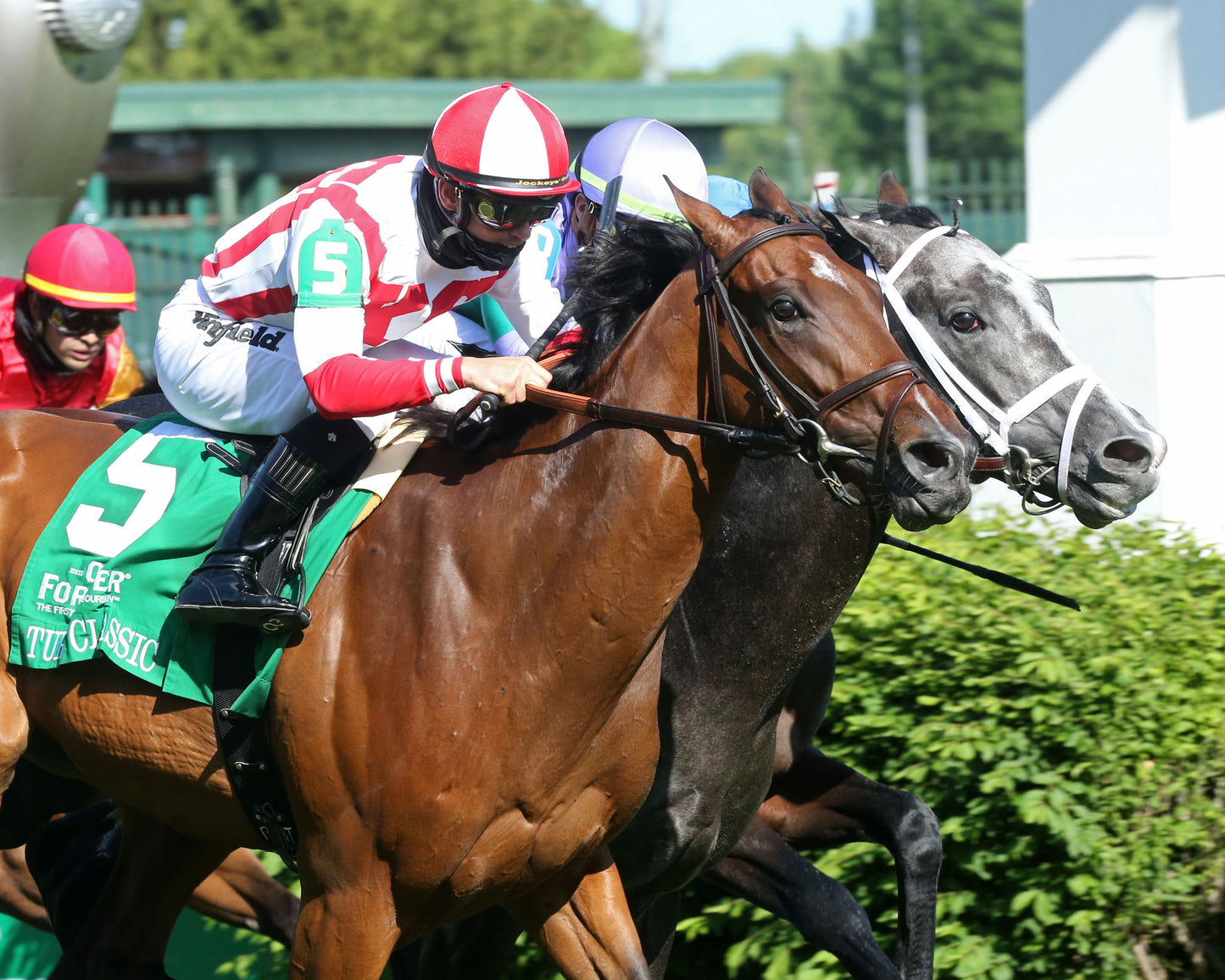 COLONEL LIAM - The Old Forester Bourbon Turf Classic - 35th Running - 05-01-21 - R11 - CD - Tight Finish 01